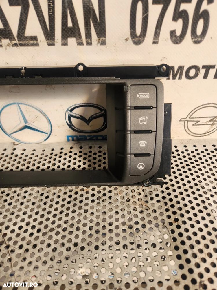 Rama Consola Butoane Navigatie Media Range Rover Evoque An 2012-2013-2014-2015-2016-2017-2018-2019 Dezmembrez Range Rover Evoque Facelift An 2015-2016-2017-2018-2019 2.0 D Automat 4x4 Volan Stanga - Dezmembrari Arad - 5