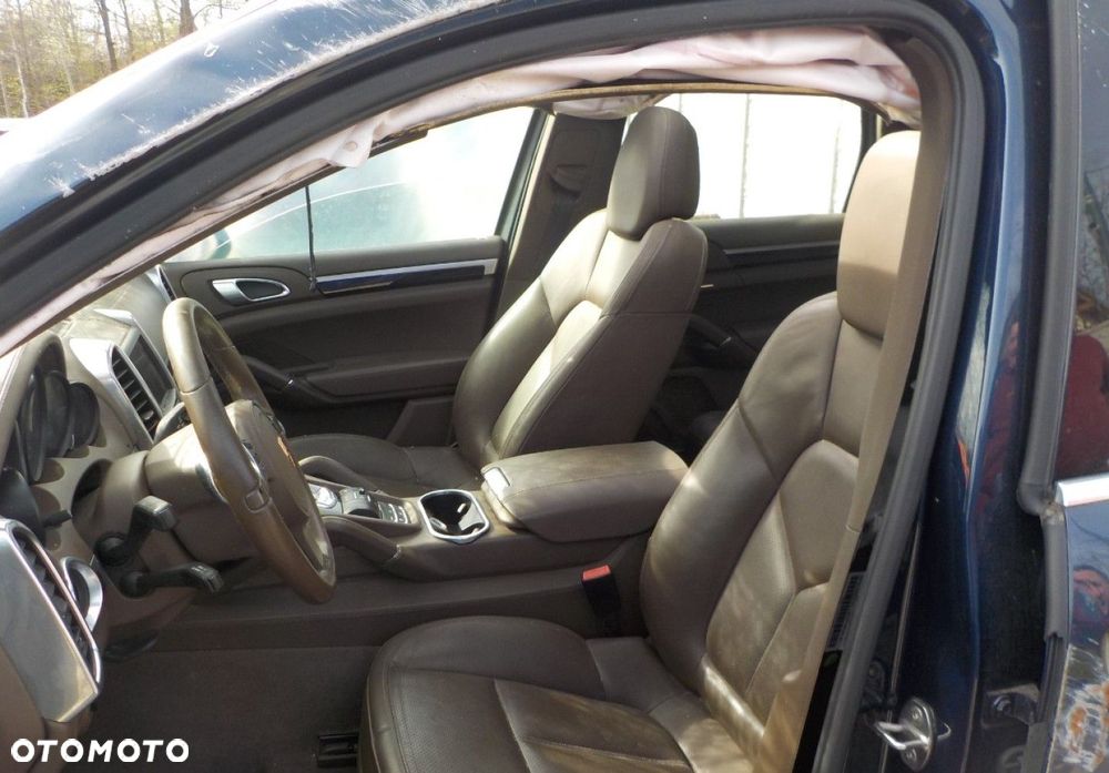 Porsche Cayenne - 24