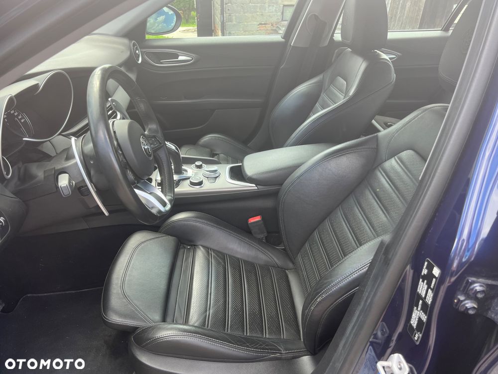 Alfa Romeo Giulia 2.2 D Turbo Veloce Q4 - 11