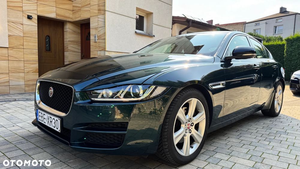 Jaguar XE - 3