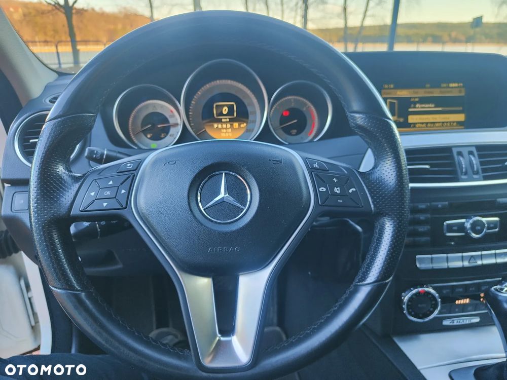 Mercedes-Benz Klasa C 300 CDI BlueEff 4-Matic Avantgarde - 8