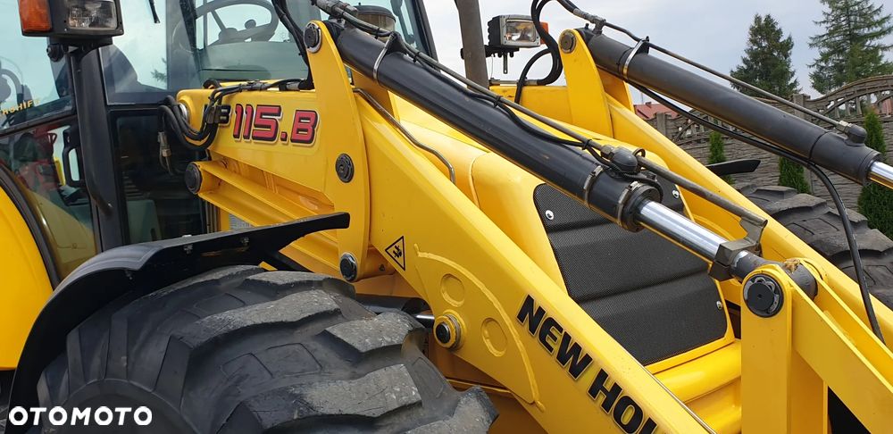 New Holland LB115B rok 2006 łyżka skarpowa hydr. + do kopania na dżojstikach - 31