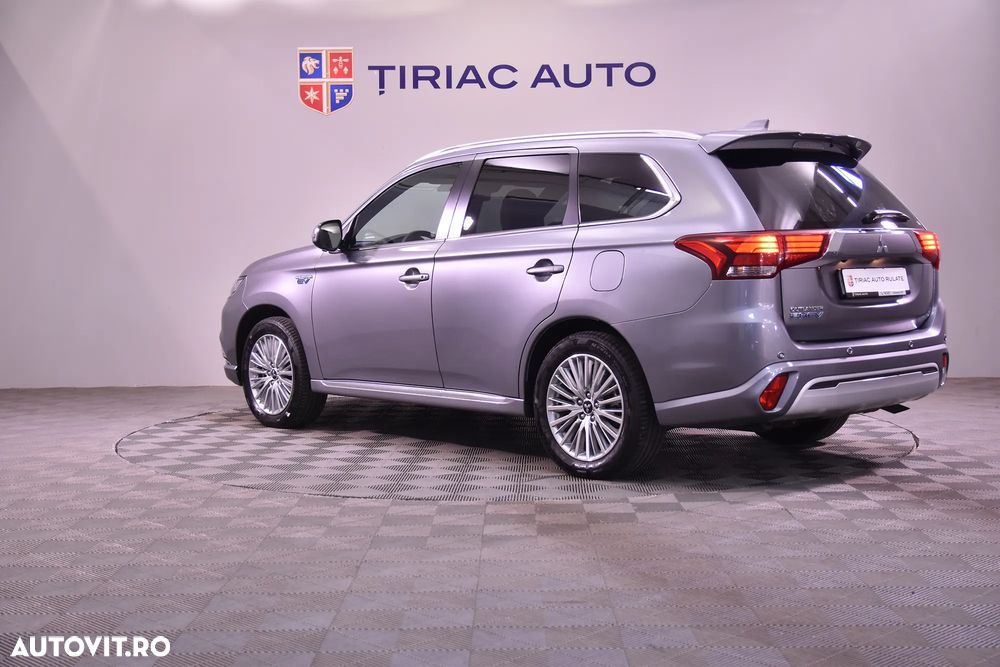 Mitsubishi Outlander - 3