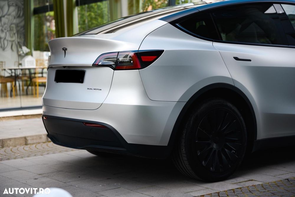 Tesla Model Y - 7