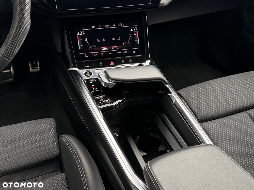 Audi Q8 e-tron 50 95kWh Quattro S Line - 32
