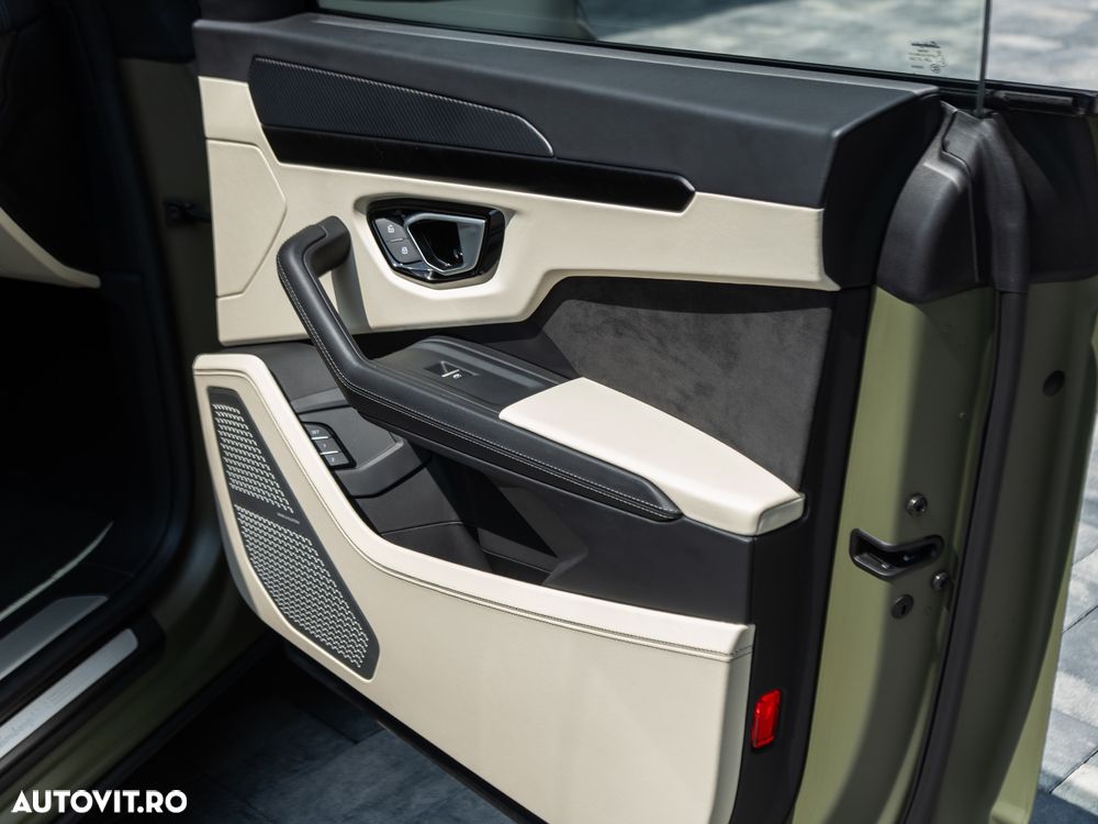 Lamborghini URUS - 32