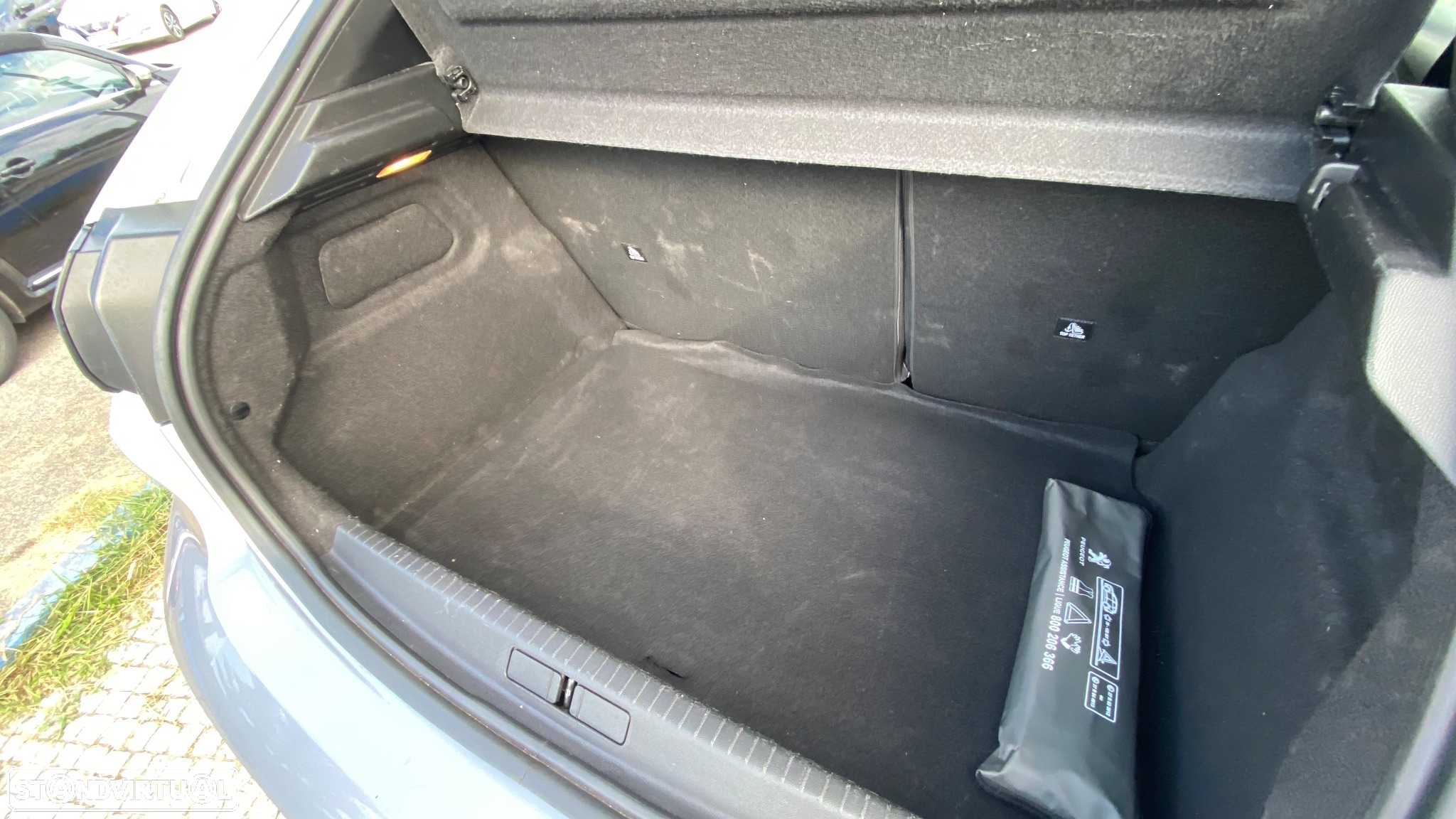 Peugeot 208 1.2 PureTech Active Pack - 9