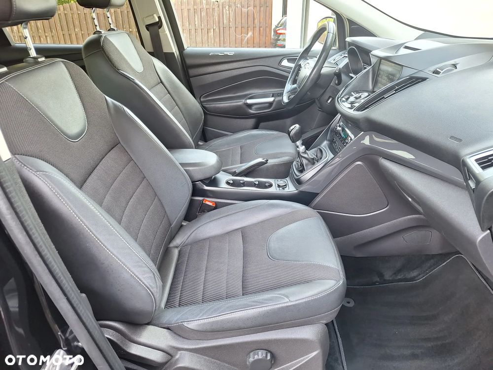 Ford Kuga 2.0 TDCi 2x4 ST-Line - 25