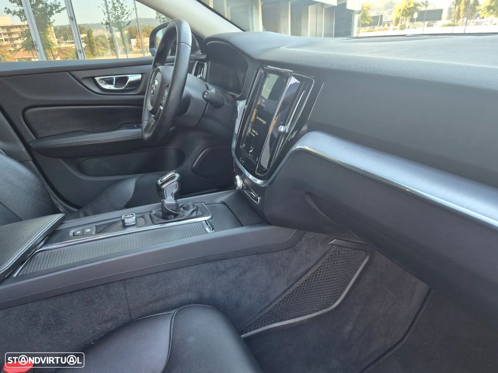 Volvo V60 2.0 D3 R-Design Geartronic - 24