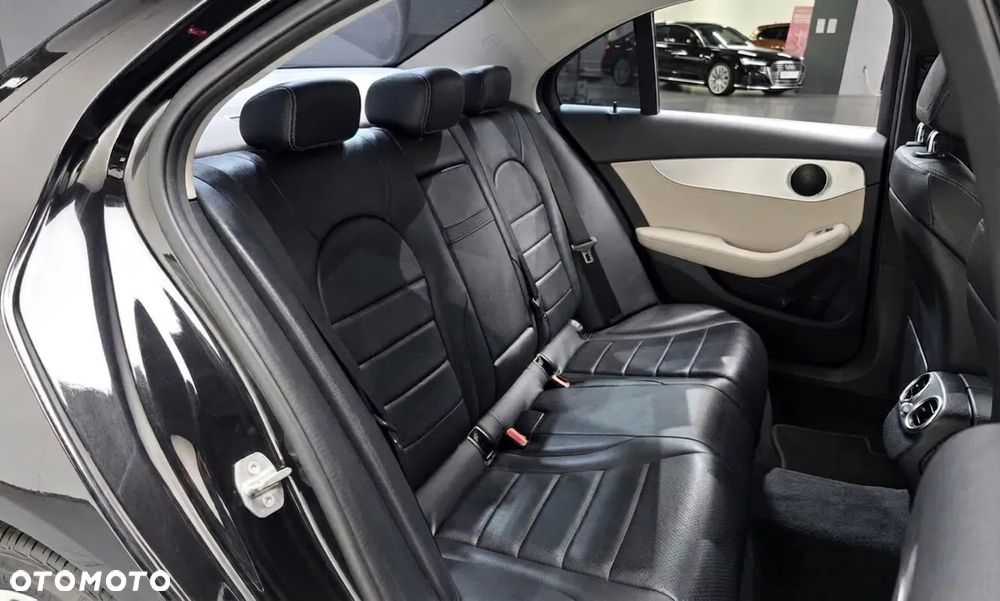 Mercedes-Benz Klasa C 300 7G-TRONIC AMG Line - 6