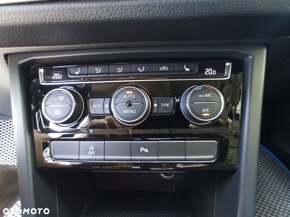 Volkswagen Touran - 14