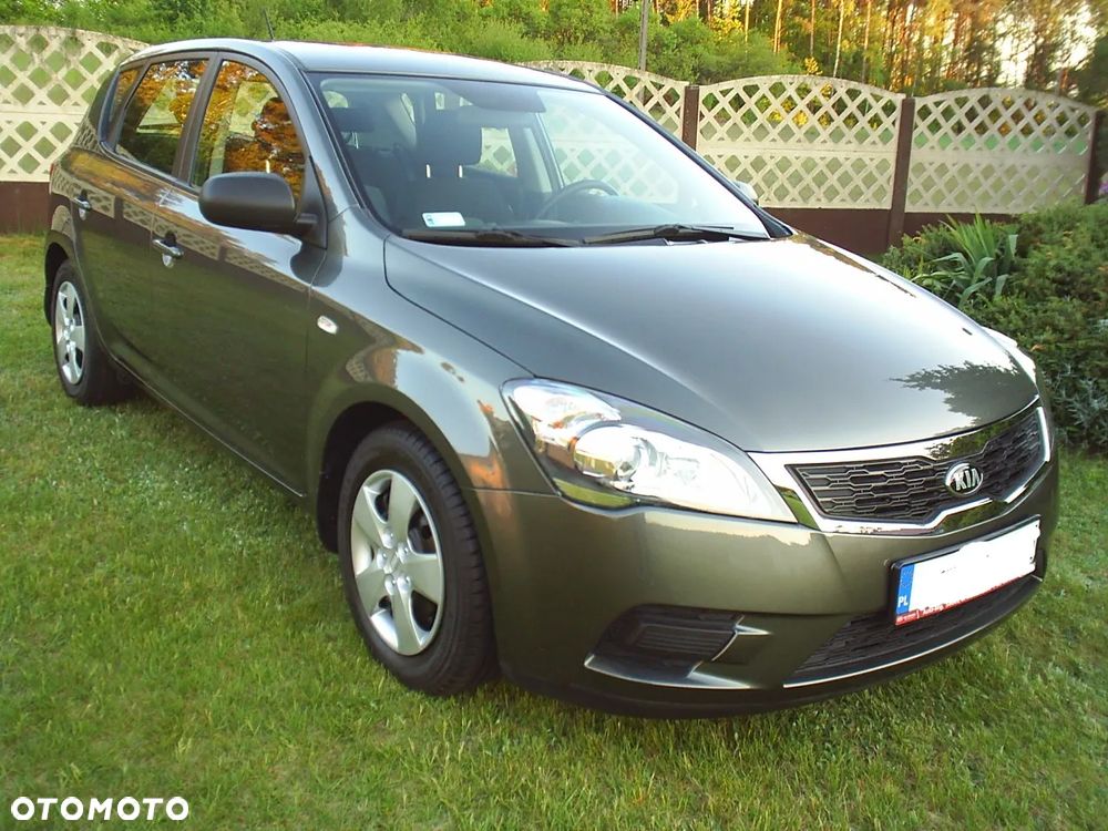 Kia Ceed 1.4 S Euro2012 - 1