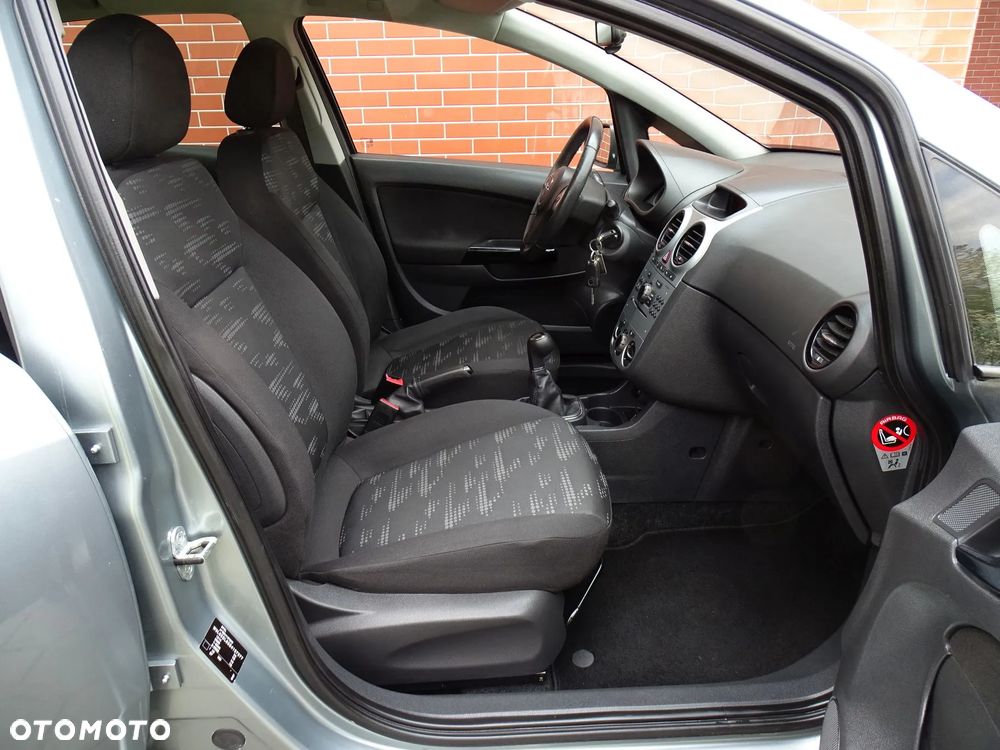 Opel Corsa 1.4 16V Cosmo - 9