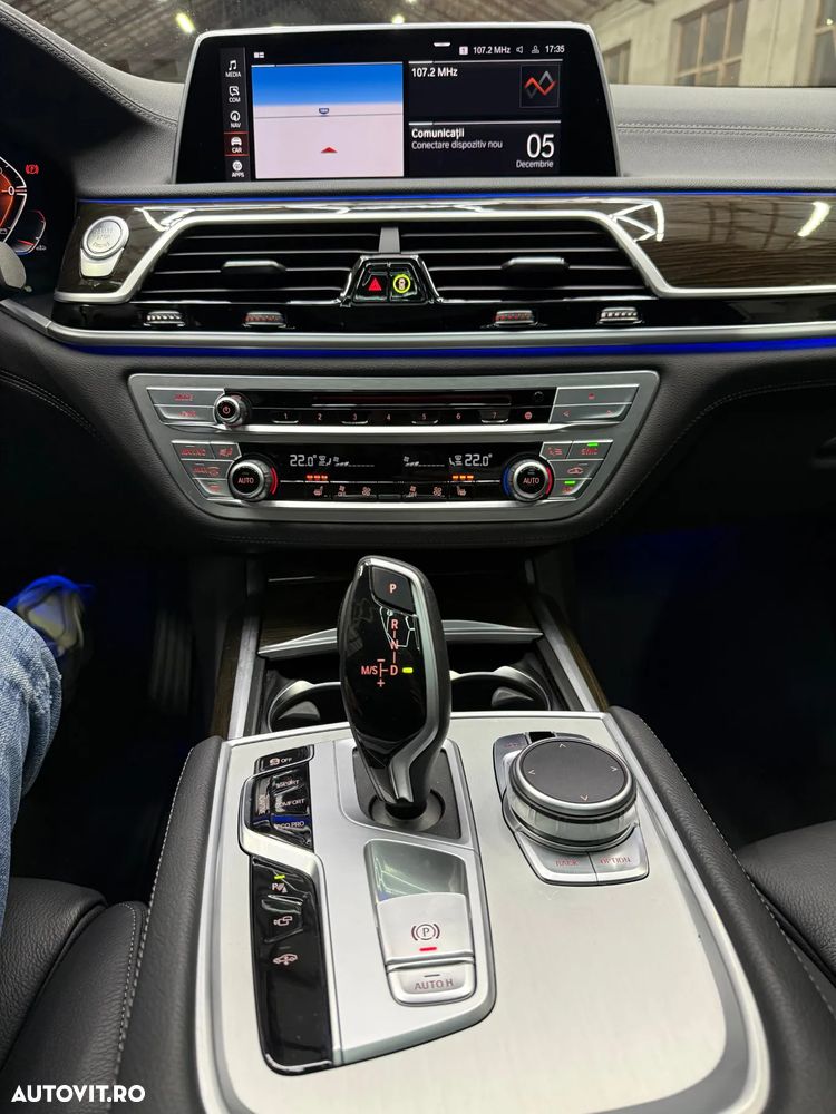 BMW Seria 7 730d xDrive MHEV - 16