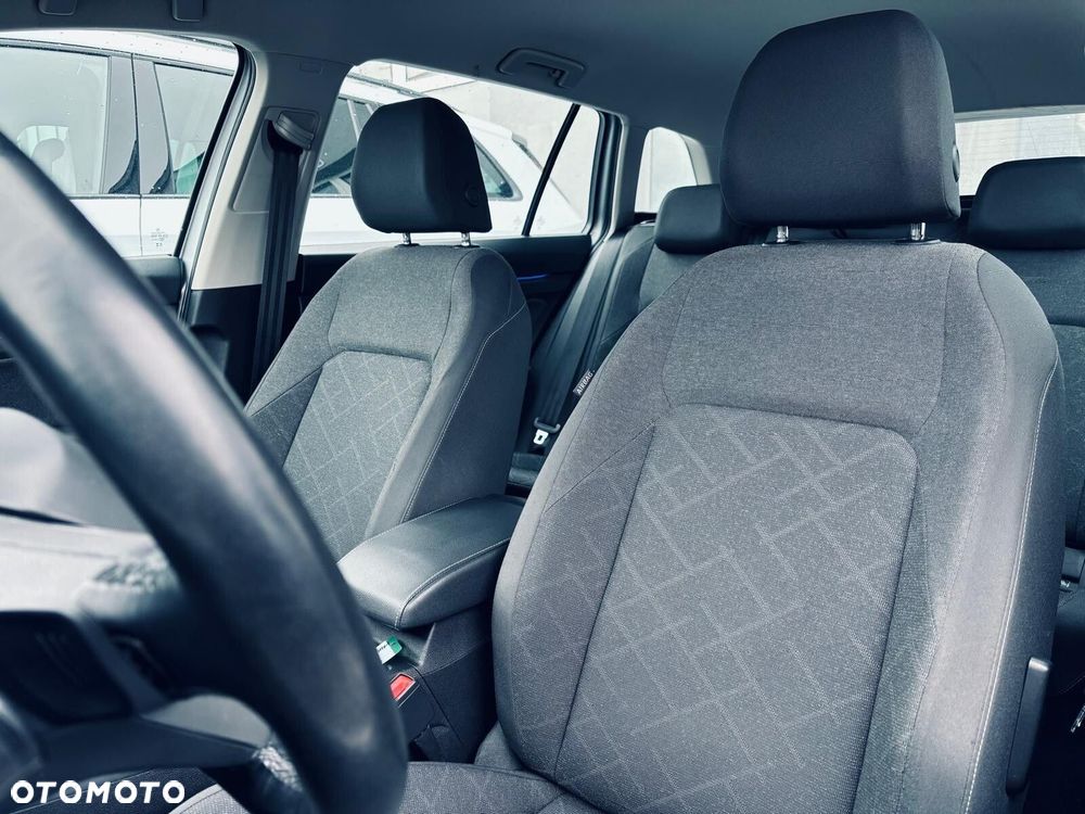 Volkswagen Golf - 11