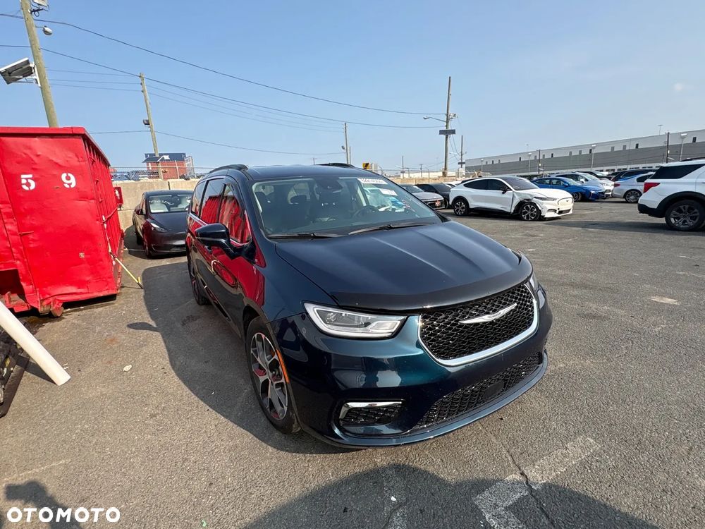 Chrysler Pacifica - 1