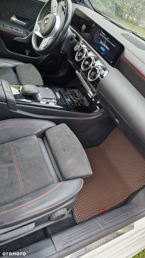 Mercedes-Benz CLA 250 E 8G-DCT - 17