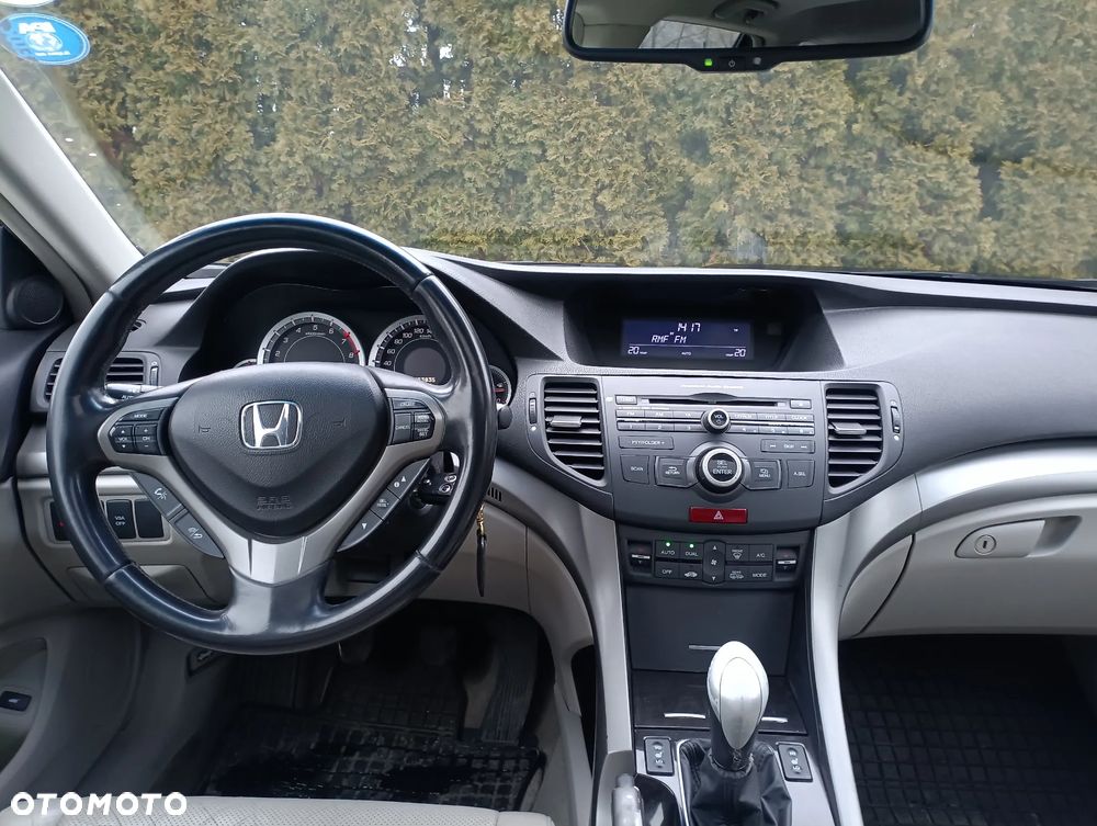 Honda Accord 2.0 Executive - 11
