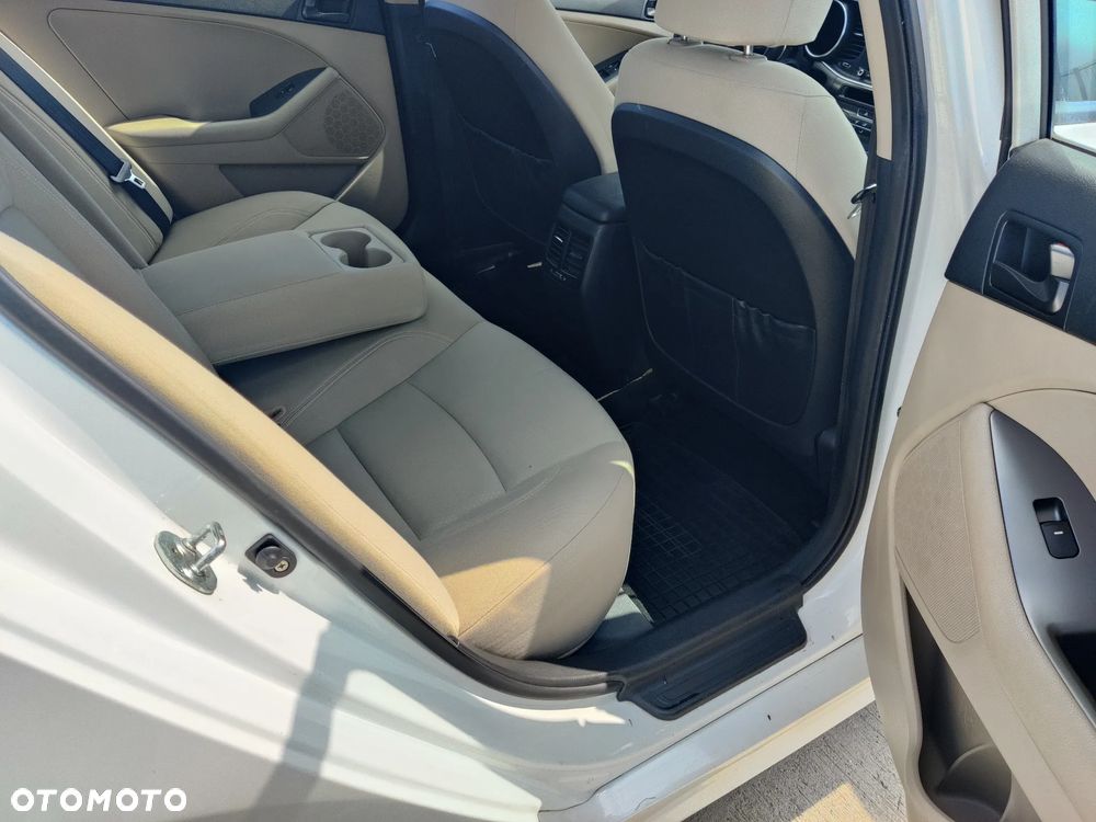 Kia Optima - 25
