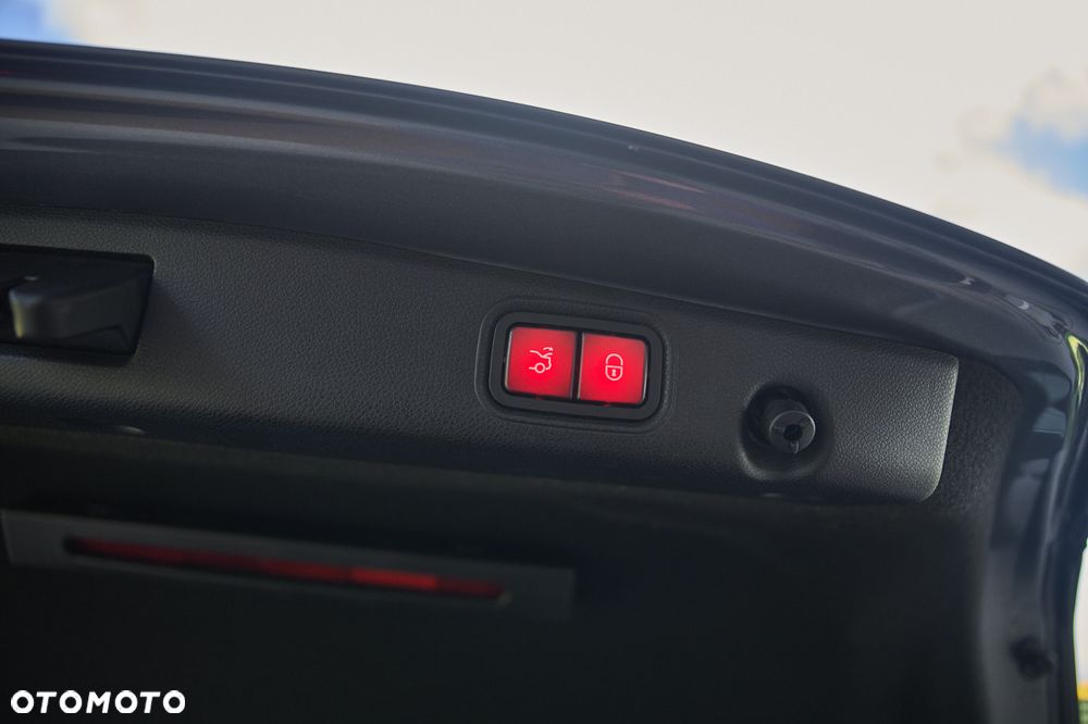 Mercedes-Benz Klasa E 220 d 4-Matic 9G-TRONIC - 22