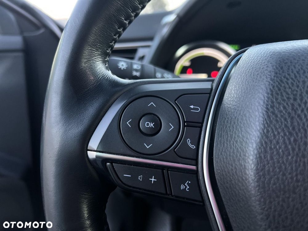 Toyota Camry 2.5 Hybrid Executive CVT - 24