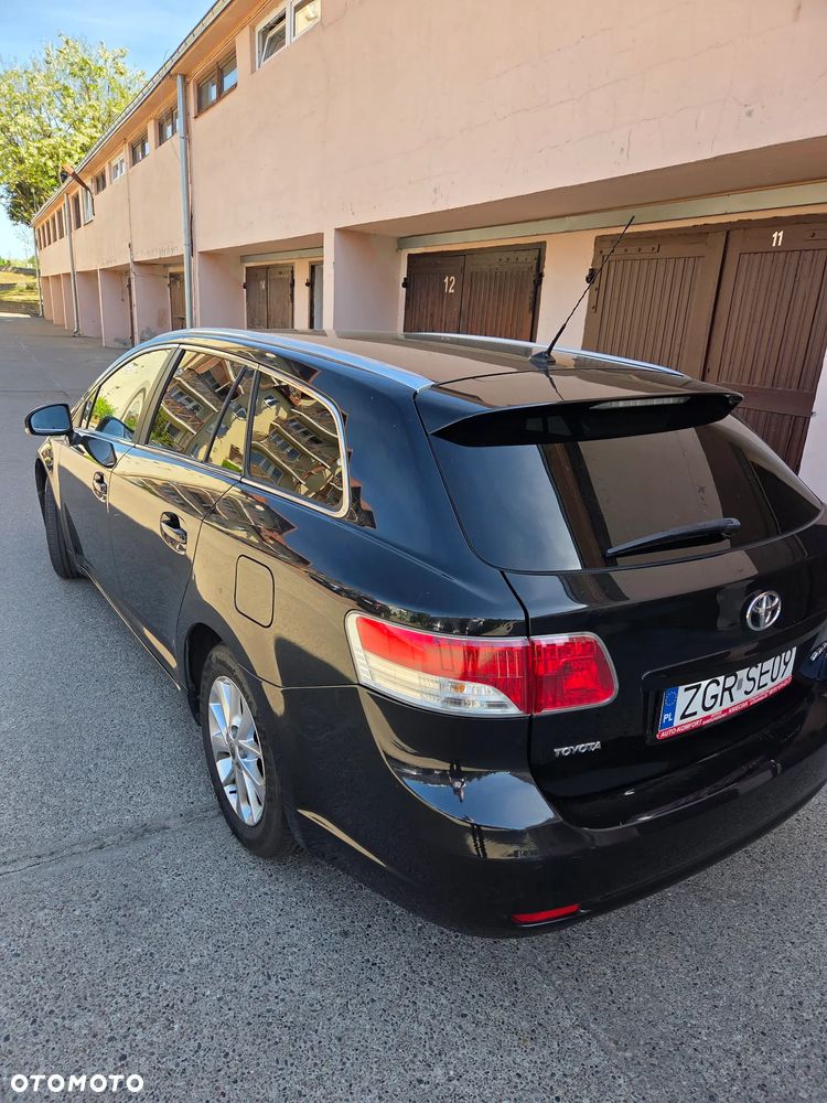 Toyota Avensis 2.0 D-4D Sol - 4