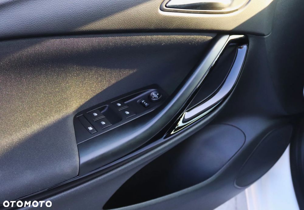 Opel Astra 1.6 D (CDTI) Start/Stop Dynamic - 21