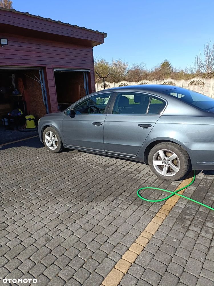 Volkswagen Passat 2.0 Blue TDI SCR Comfortline - 3
