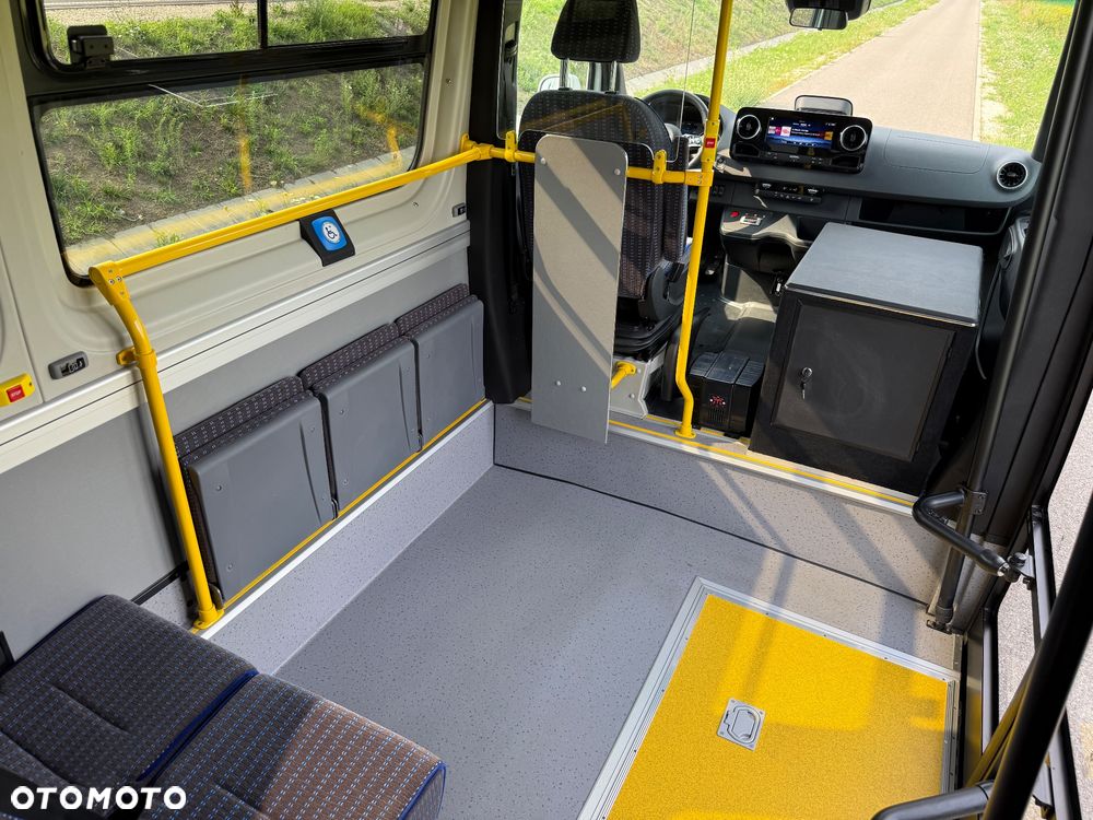 Mercedes-Benz Sprinter 517 - 23