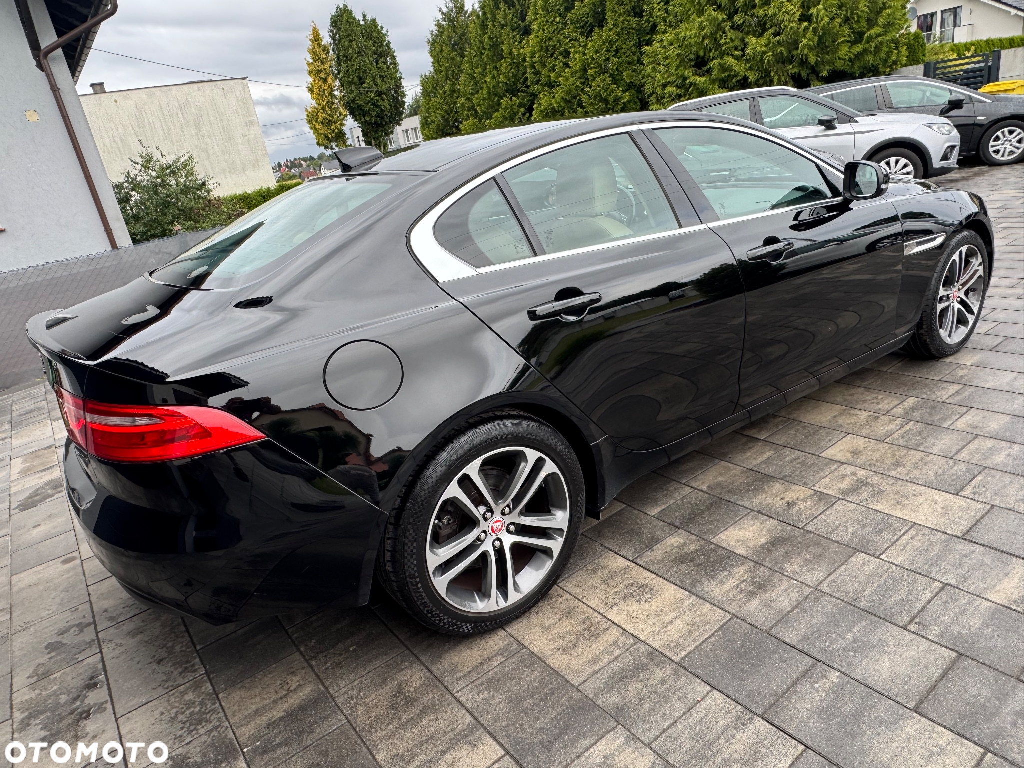 Jaguar XE 2.0 D Prestige - 8