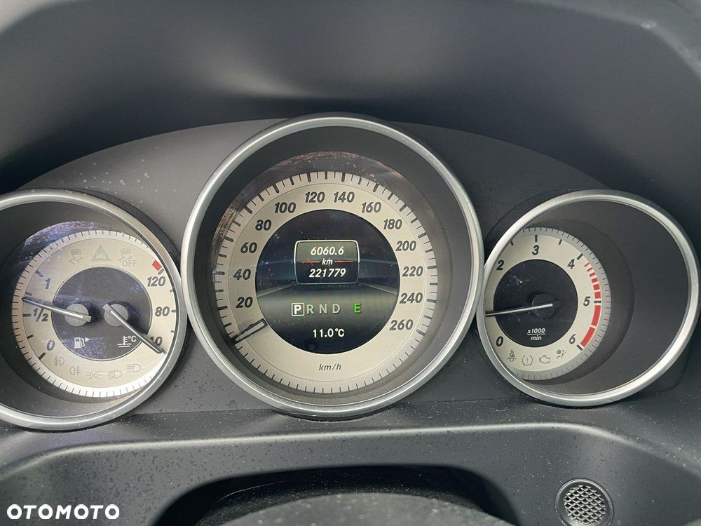 Mercedes-Benz Klasa E 250 CDI 4Matic 7G-TRONIC Avantgarde - 8