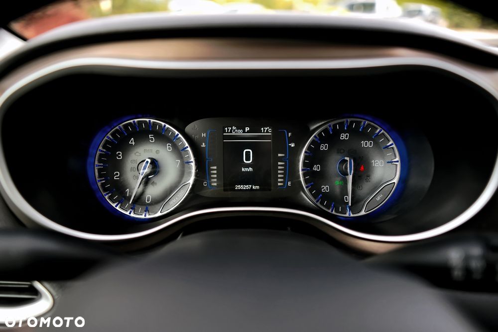 Chrysler Pacifica - 27