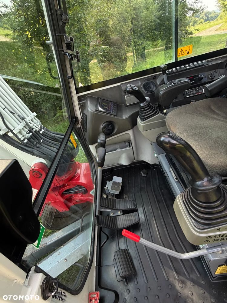 Takeuchi TB 260 Japońska Koparka Gąsienicowa 6 ton. Szybka maszyna i potężna moc. jak Nowa z Salonu 2020 rok. Niski Przebieg-2800mtg. KLIMATYZACJA. Nagłośnienie. Łyżka skarpowa oraz kopiąca. Szybko-złącze hydrauliczne. Yanmar silnik 4 cylindry! Maszyna z Norwegii. ani deka luzów i wycieków! OKAZJA Linia Hydr podwójna. Plus .Długie ramię PLUS. Oświetlenie LED dodatkowe. Zamki na tłokach. Wielka Okazja! Pełne sterowanie z dżojstików!! Aktualna DEKRA! - 11