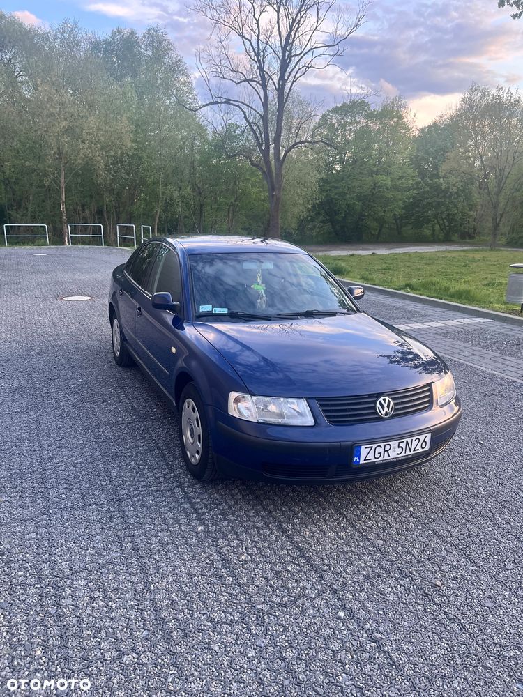 Volkswagen Passat 1.6 - 1