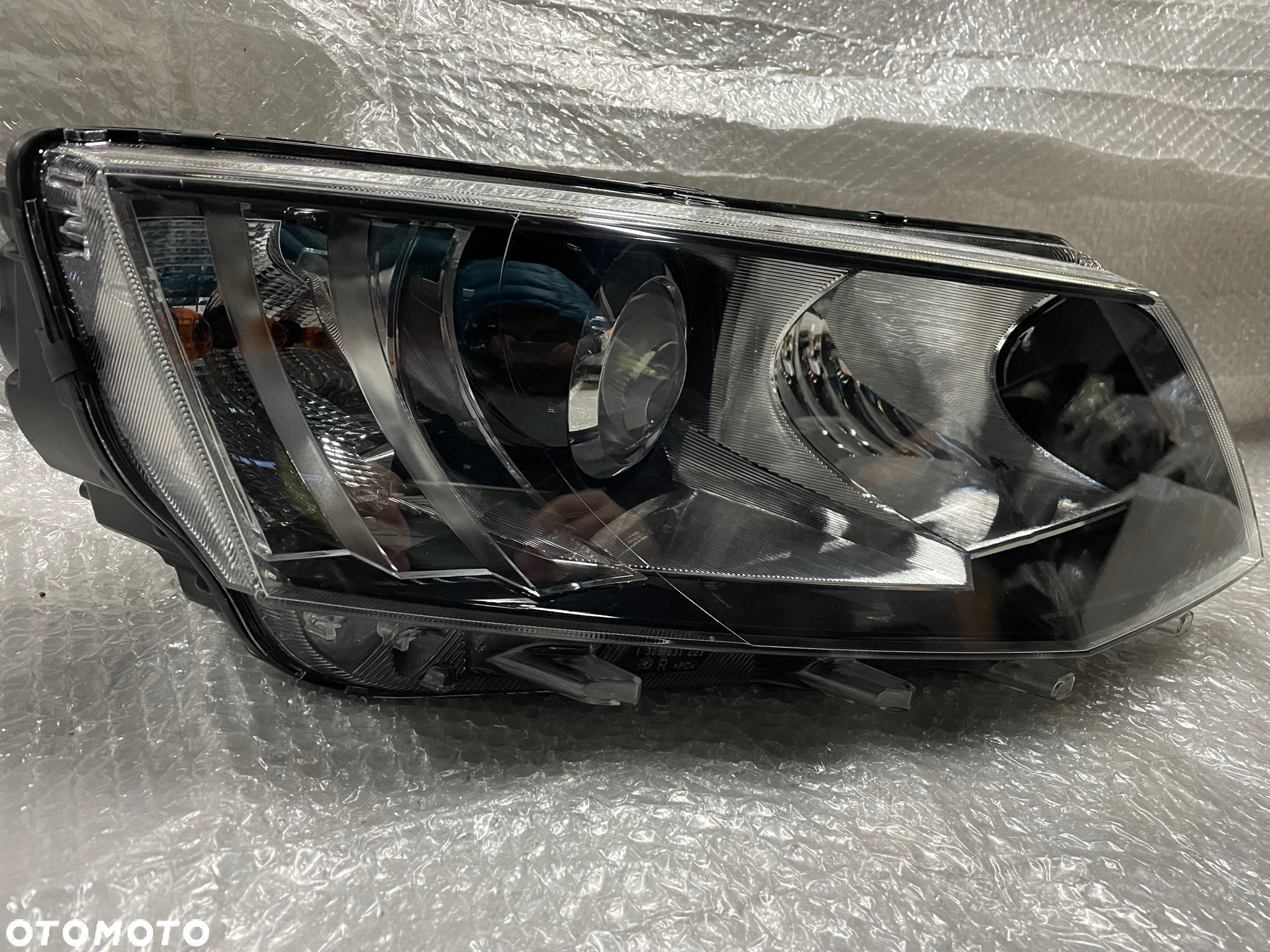 LAMPA PRAWA XENON SKODA OCTAVIA III 5E0 5E1941018A - 2
