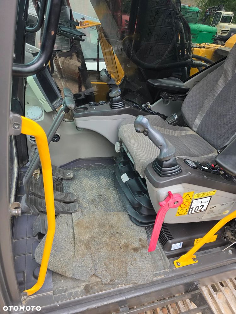 Volvo EC220 DL - 12