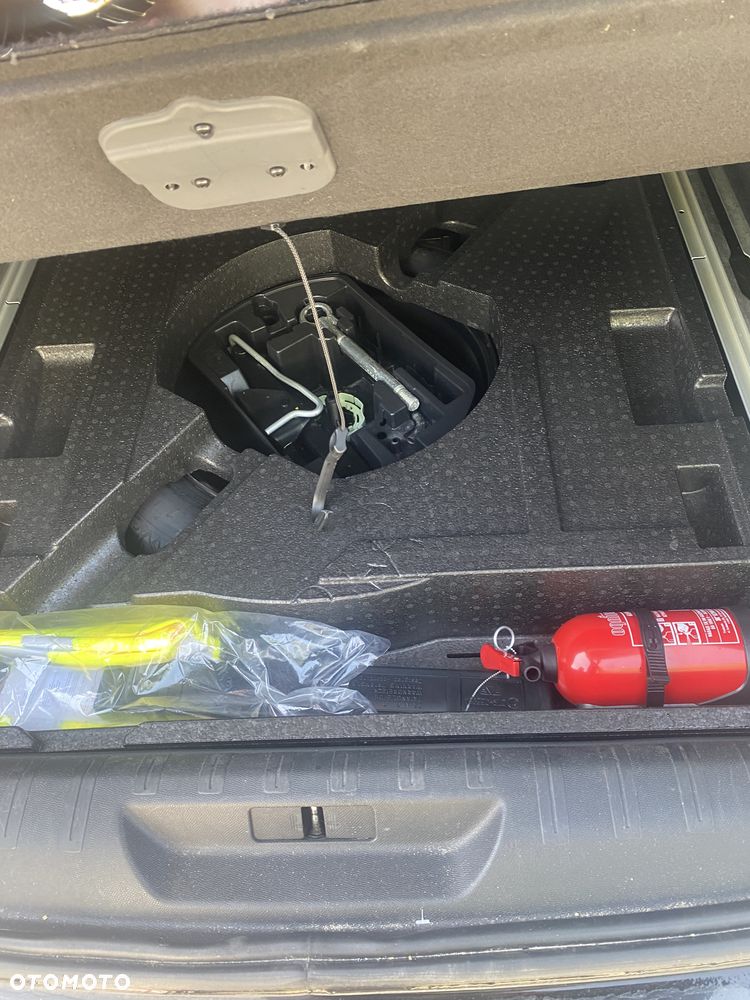 Peugeot 308 SW 1.2 PureTech Allure S&S - 11