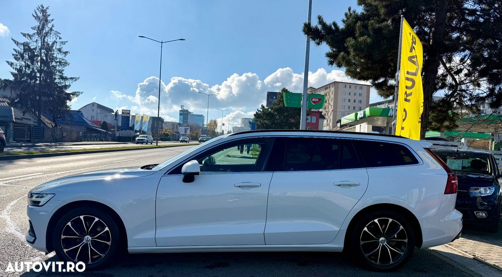 Volvo V60 B4 MHEV AT8 FWD Momentum Pro - 12