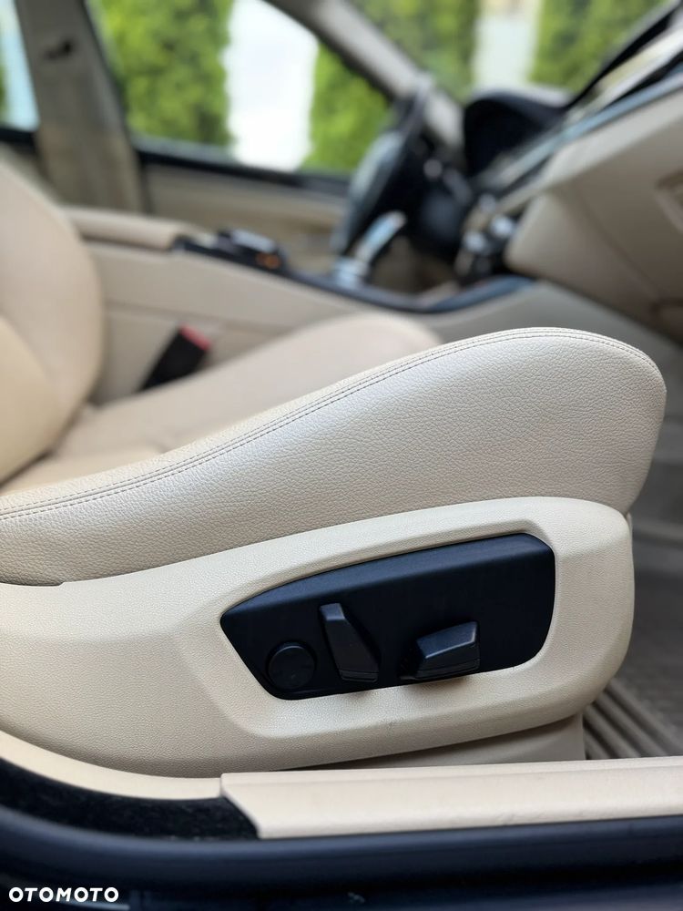 BMW Seria 5 525d Luxury Line - 29