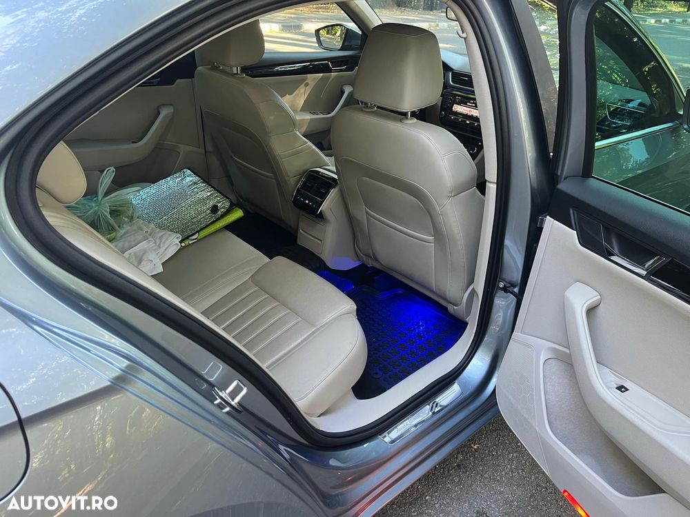 Skoda Superb 2.0 TDI 4X4 DSG L&K - 10