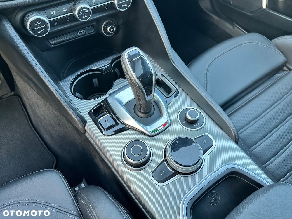 Alfa Romeo Giulia 2.0 Turbo - 26