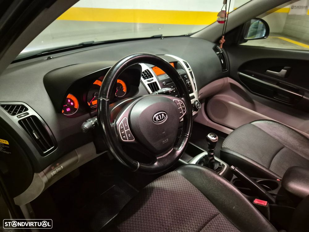 Kia Ceed SW 1.6 CRDi LX - 26