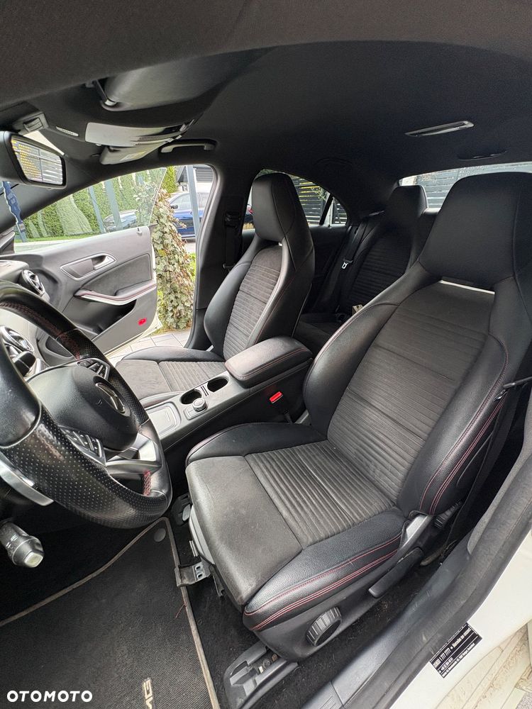 Mercedes-Benz CLA 220 4-Matic - 8