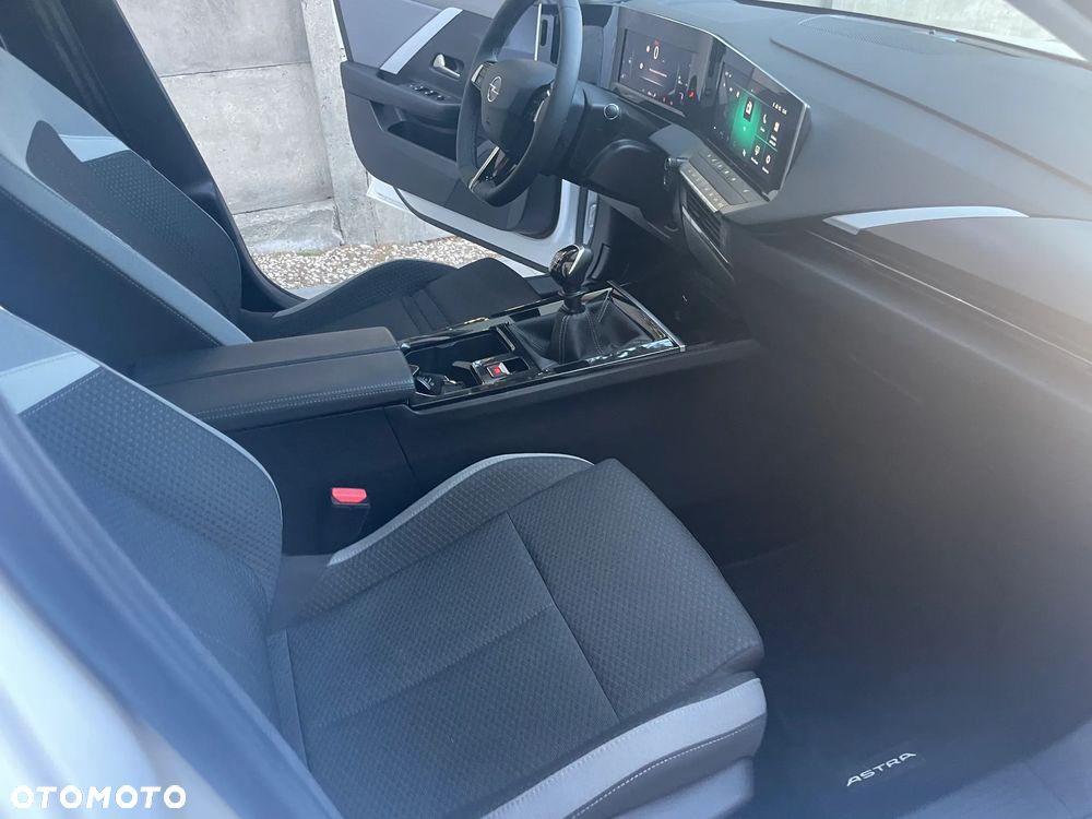 Opel Astra 1.2 Turbo Business Edition - 28