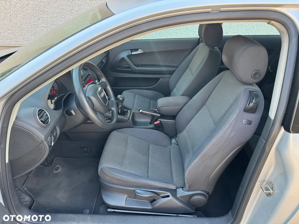Audi A3 3-drzwiowe 1.6 Attraction - 8