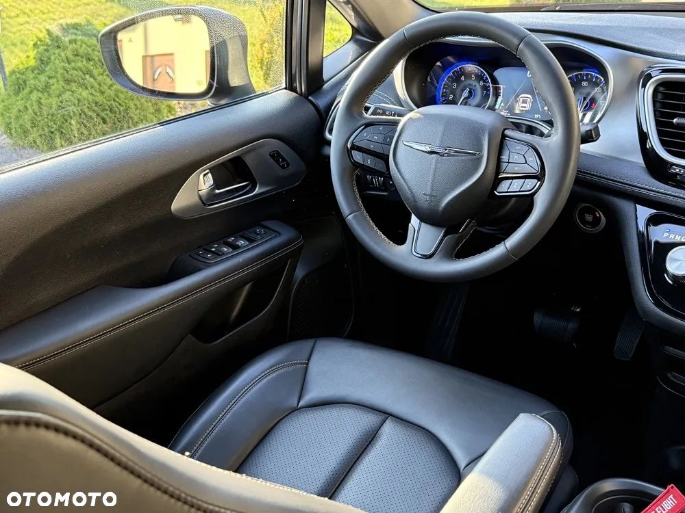 Chrysler Pacifica - 20