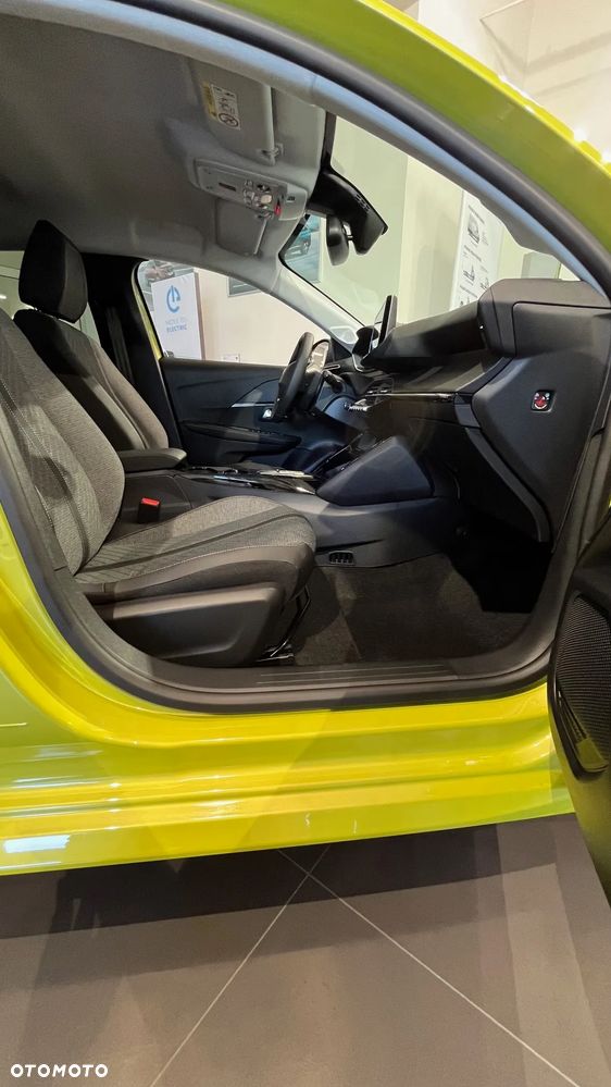 Peugeot 208 e-208 54kWh Allure - 11