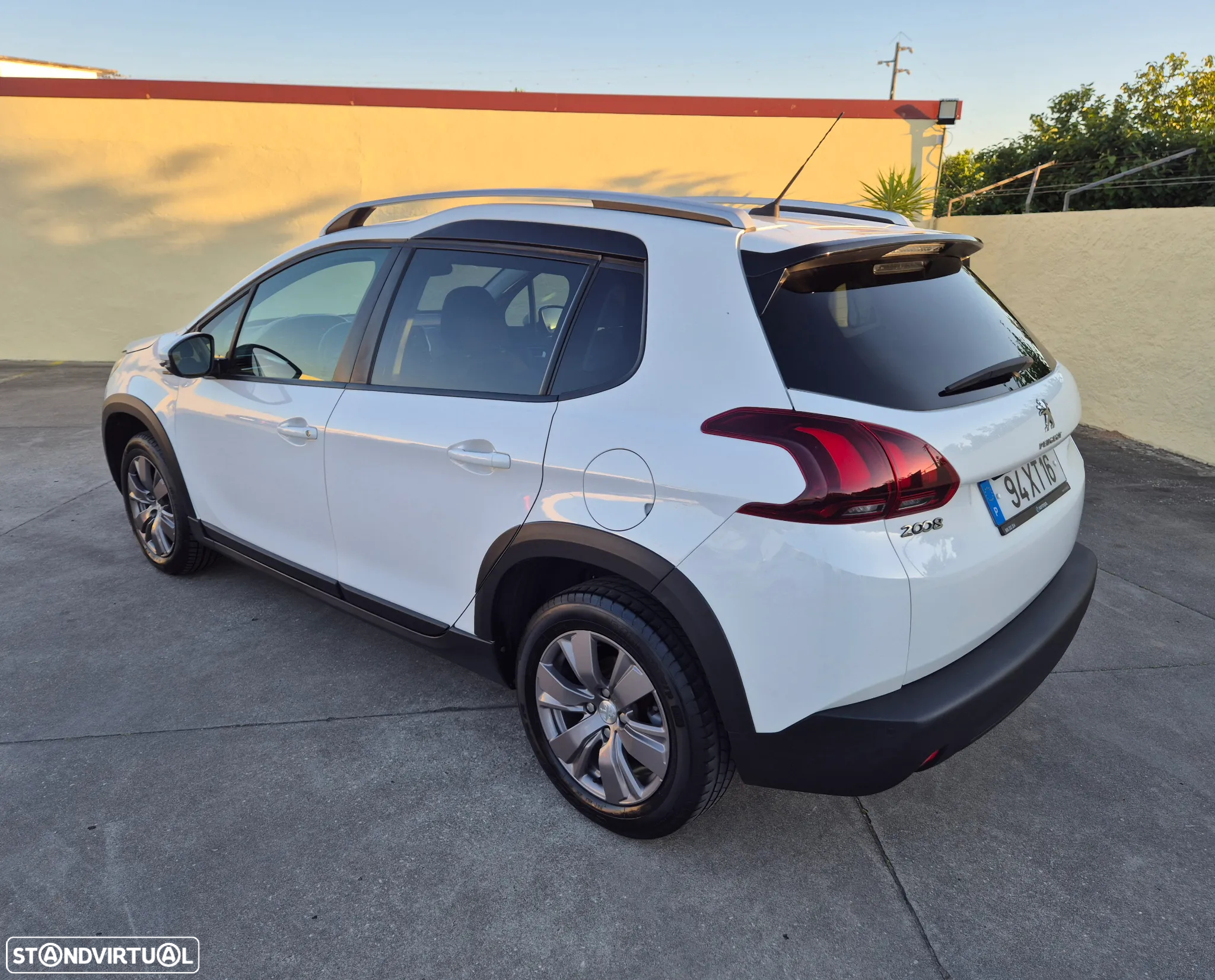Peugeot 2008 1.2 PureTech Style - 15