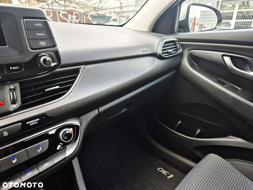 Hyundai i30 1.5 DPI Classic + - 35