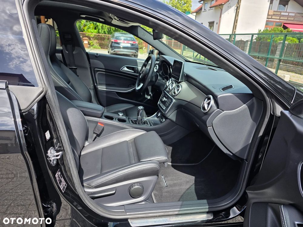 Mercedes-Benz CLA Shooting Brake 180 Urban - 6